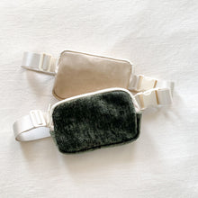 Load image into Gallery viewer, Belt Bag - Winter Dreams
